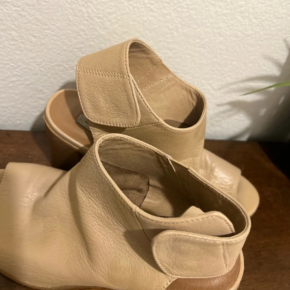 Steve Madden Sandals Tan Open Toed Size 8 - Picture 3 of 5